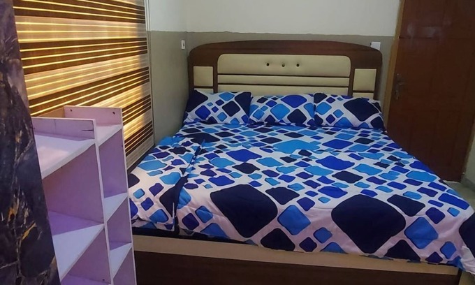 Alimosho Apartamento | Elegant Sitting room and Bedroom with AC in vibrant Lagos, Nigeria