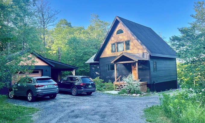 Bolton Valley Casa | Elegant Ski-in Ski-out House at Bolton Valley Resort