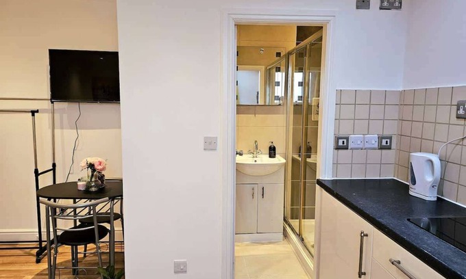 St. Helen's Condominio | Elegant Spacious London Flat B