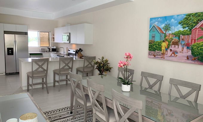 Saint Lawrence Casa | Elegant, spacious townhouse in a new condo development near stunning Dover beach