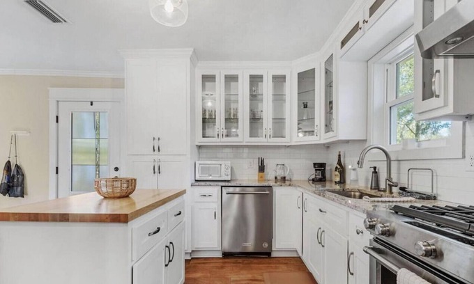 High Springs Casa | Elegant Springside Cabin Retreat