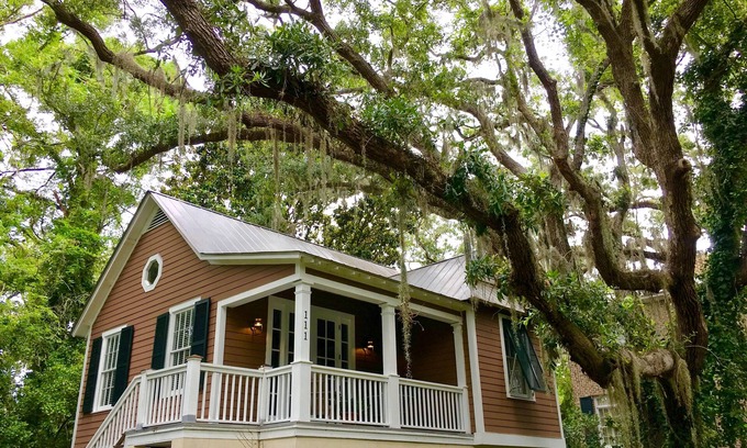 King City Cabaña | Calle elegante Simons Island Honeymoon Beach Cottage Cerca de Pier Village