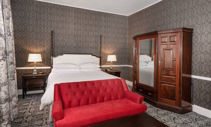 Historic District Hotel | Elegant Stay Perfect for Exploring Annapolis' Shops and Boutiques.