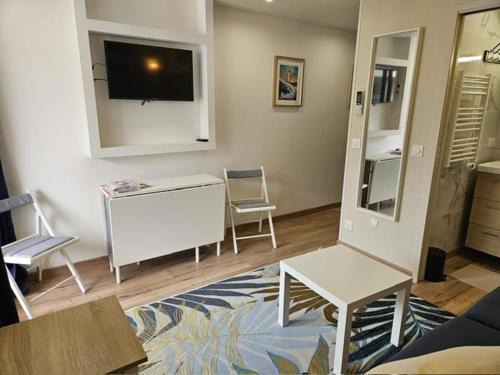 Biarritz Apartamento | Elegant studio, 2-4 people, WiFi, pool, parking