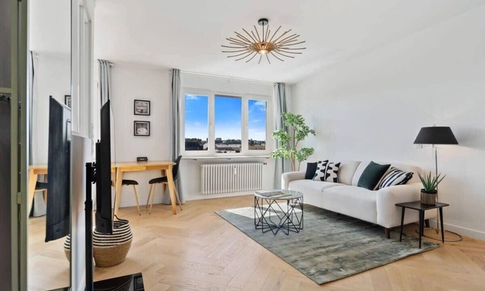 Hollerich Apartamento | Elegant Studio w/ High-Speed WiFi & Full Kitchen