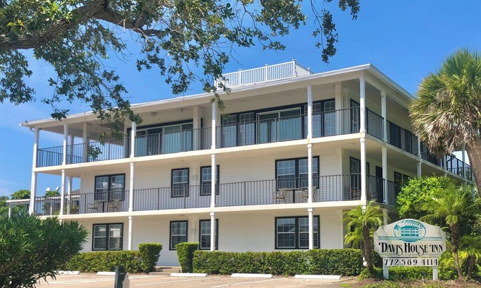 Sebastian Hotel | Elegant Top-Floor Penthouse - 3BR/3BA - Panoramic Views - Boutique Hotel Setting