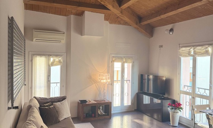 Faenza Apartamento | Elegant Turret in the Center