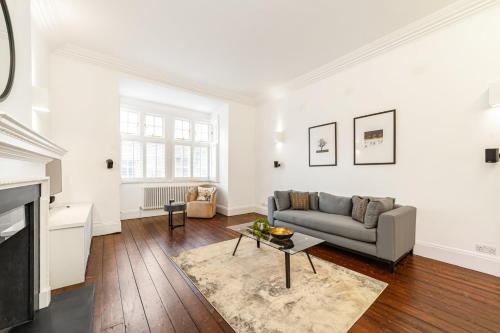 Royal Borough of Kensington and Chelsea Apartamento | Elegant Two-Level Kensington Apartment