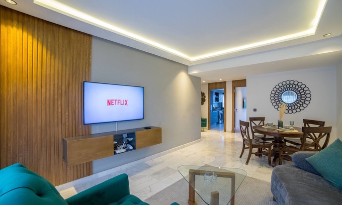 Casablanca Apartamento | Elegant Urban Escape: Centrally-located Large 1-BR Apartment