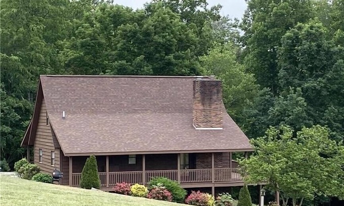 Lenoir Casa | Elegant view at Longwood Cabin