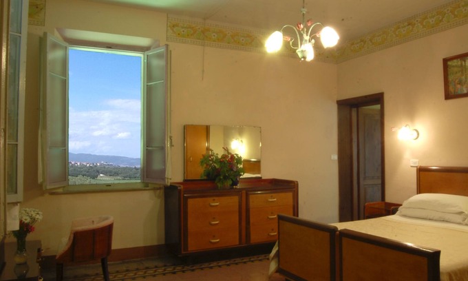 Ranciano Apartamento | Elegant villa on Lake Trasimeno - Margherita