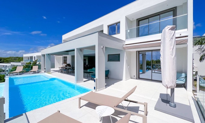 Anse des Rochers Villa | Villa Elegante con Piscina a Pasos de la Playa