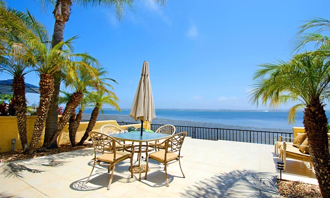 Coronado Cays Condominio | Elegante condominio frente al mar con acceso a Internet de alta velocidad y calefacción central / AC