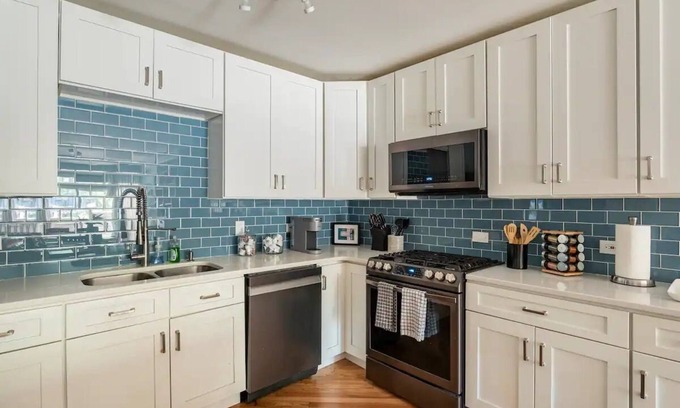 Wicker Park Condominio | Elegant Wicker park condo ! Walking distance to train and restaurants