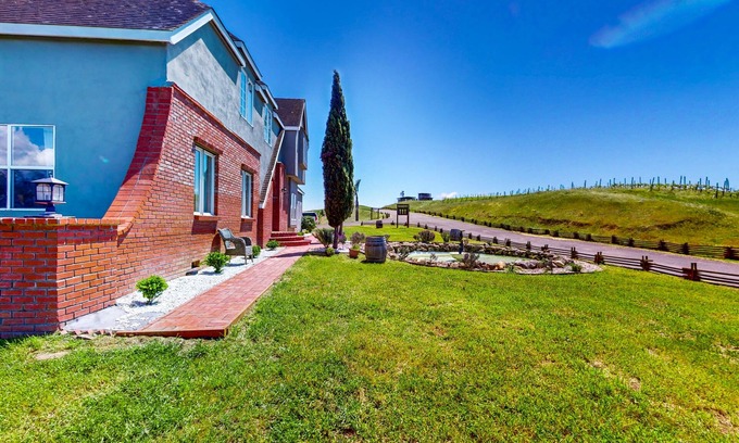 Penngrove Casa | Elegant wine lover's acreage with patio, chef's kitchen, & AC - dog-friendly