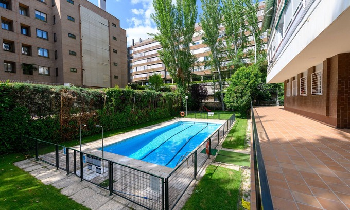 Ciudad Universitaria Apartamento | Elegante y cómodo ap. Valdezarza