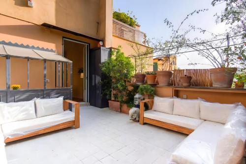 Monti Apartamento | Elegantis Monti Royal Apartment with private terrace