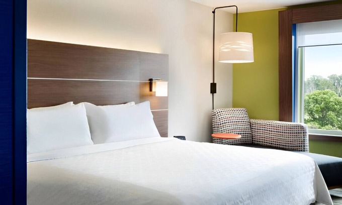 Macon Casa | Elegantly Styled Suite with Easy Downtown Access