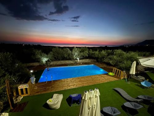 Omales Casa | Elements of Diros