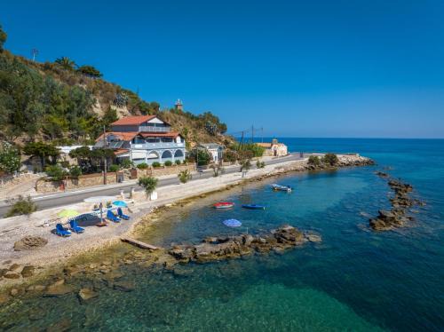 Akrotiri Apartamento | Elena's Seafront Deluxe Studios