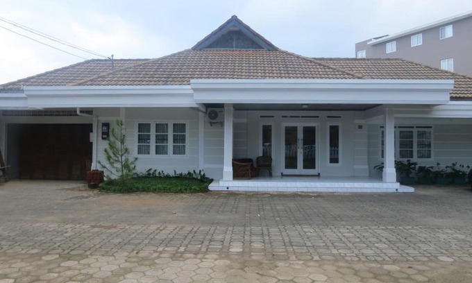 Sukajadi Casa | Elenor's Home at Eyckman