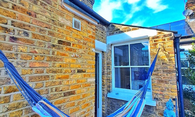 Faraday Apartamento | Elephant+Castle: Hammock hangout - Perfect for long stays