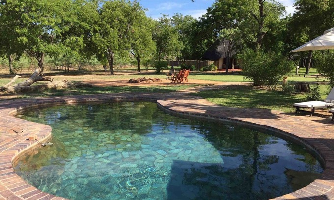 Dete Cabina | Elephant's Eye, Hwange