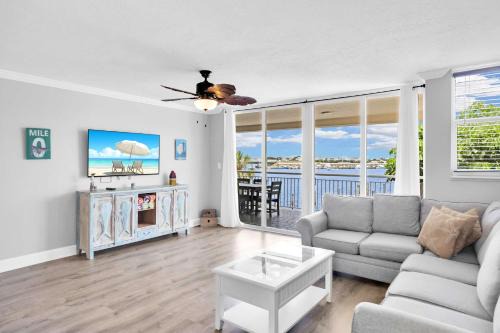 Meadows Casa | Eleuthera - 2x2 Fully Updated Old Town Waterfront Corner Condo