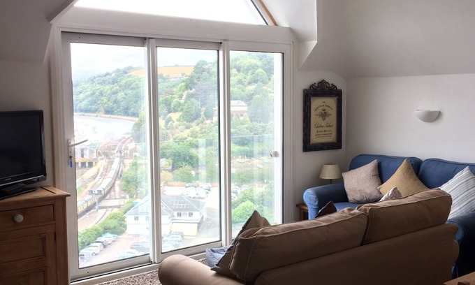 Dartmouth Apartamento | Apartamento elevado con magníficas vistas hasta el hermoso río dardo. Capacidad para 6 personas