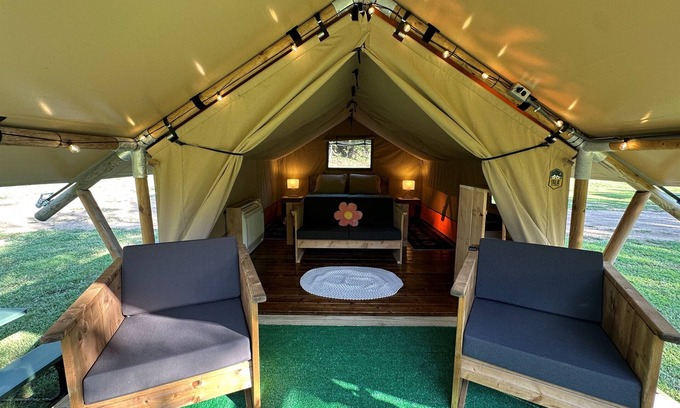 Newport Alquiler De RV | Elevated Glamping with HotTub Near PF, GBurg and Asheville