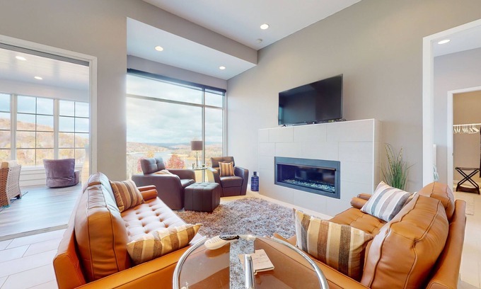 Andersonville Casa | Elevated lake-view escape w/ free attraction tickets, movie room, & sun room