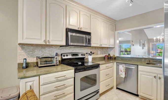 Lely Golf Estates Condominio | Elevated Living with Golf Views in Naples