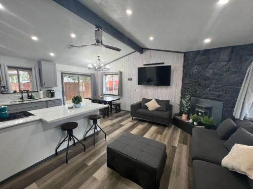 Woodlands Casa | Elevated Vibes AC Hot-Tub with Ping Pong!