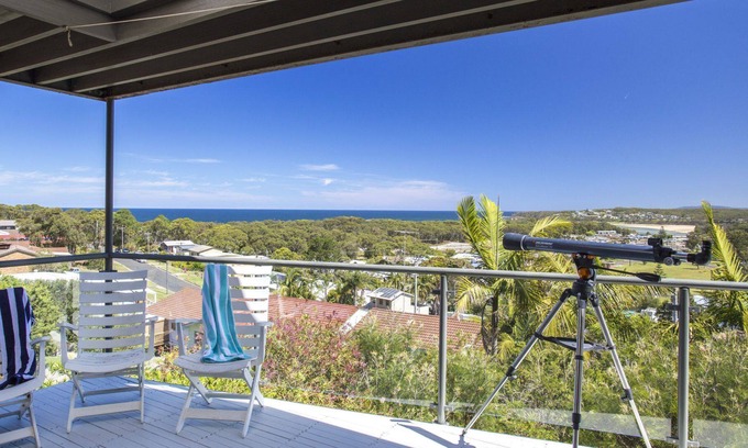 Burrill Lake Casa | Elevated views over Burrill Lake - 17 Canberra Cr