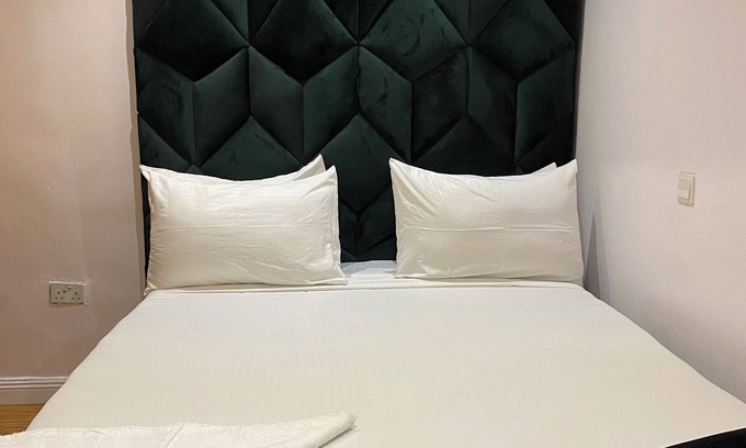 Surulere Hotel | Eleven11