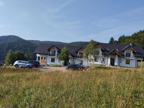 Cisna Casa | ELFF -Apartamenty i pokoje gościnne
