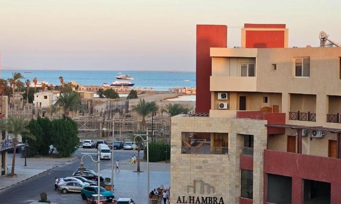 Al Mamsha El Seyahi Apartamento | Elhambra First Avenue