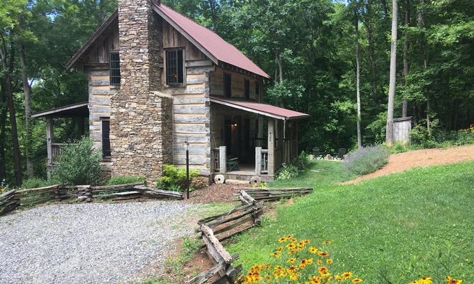 Weaverville Cabina | Cabaña Eli Reeves en la granja Hobbyknob - Cabaña de madera auténticamente restaurada de 1820