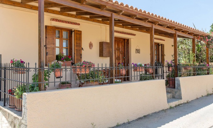 Platanias Town Cabaña | Elisavet's House- Acogedora casa en el centro de Platanias