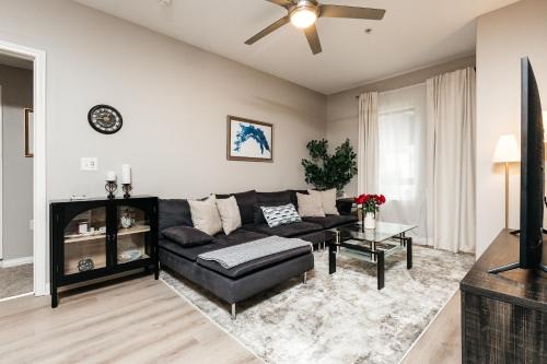 Miracle Mile Apartamento | Elite 2BD in Miracle Mile