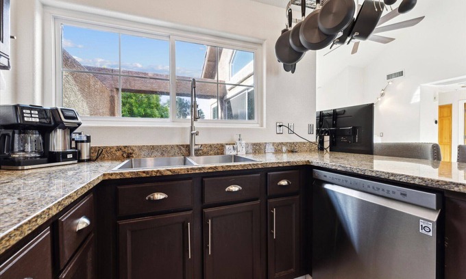 Val Vista Lakes Condominio | Elite Lakeside Oasis in Gilbert