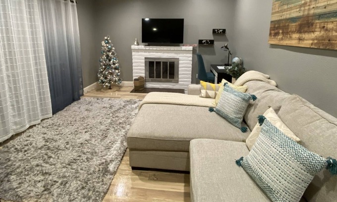 Sacramento Casa | Elite Stylish House 3+1 bedrooms close to grocery & fast food