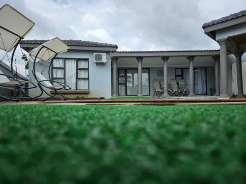 Moses Kotane Cama Y Desayuno | Elitha Boutique Bed and Breakfast