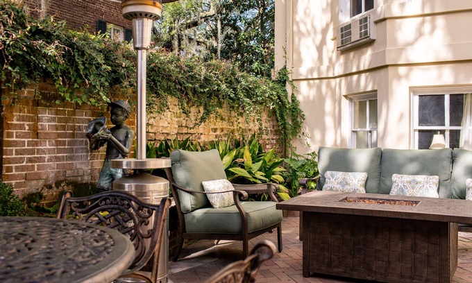 Historic Downtown Savannah Cama Y Desayuno | Eliza Thompson House, Historic Inns of Savannah Collection