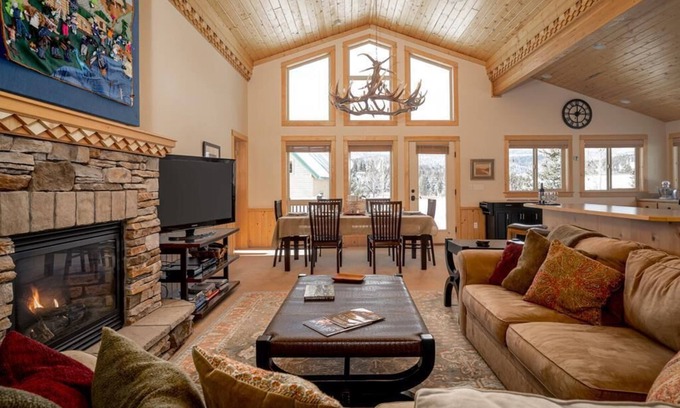Lazy Acres Casa | Elk Crossing - ¡A solo 7 millas de West Yellowstone!
