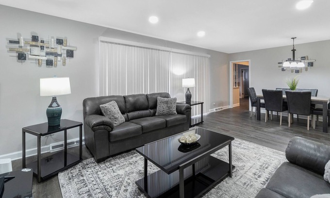 Elk Grove Village Casa | Elk Grove Village Rental