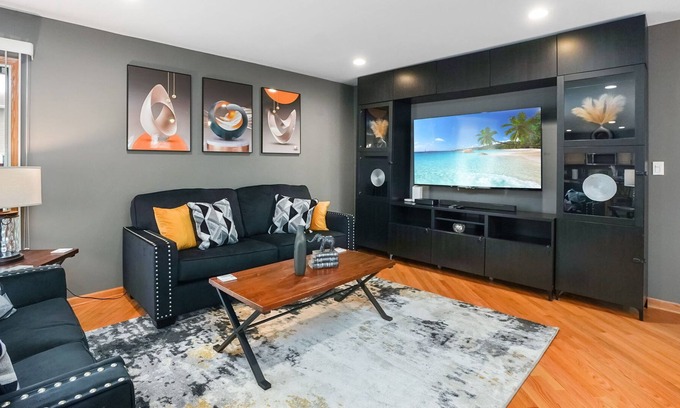 Elk Grove Village Casa | Elk Grove Village Rental - Kingsbridge Rd