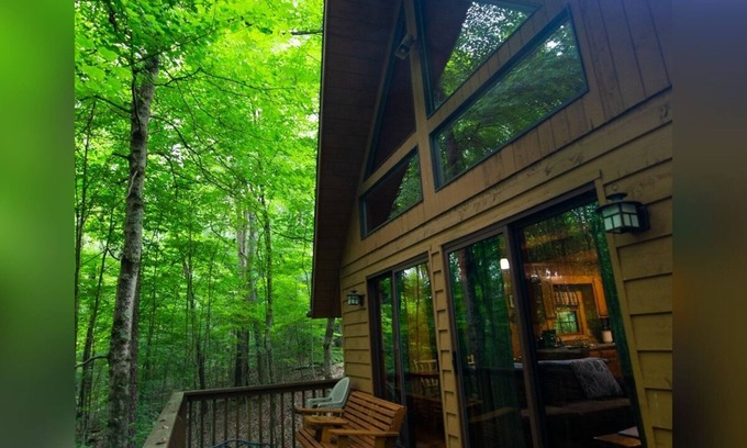 South Bloomingville Cabina | Elk - Hocking Hills: 2 dormitorios, 1 BA Cabaña / Bungalow en Logan, para 4 personas