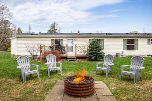Elk Rapids Casa | Elk Rapids Retreat 3BDR Vacation Home Newly Renovated ➠ 136