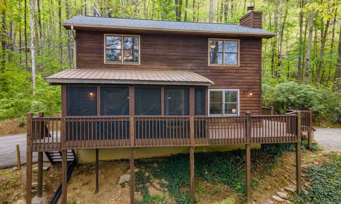Maggie Valley Cabina | Elk Ridge Retreat -Hot Tub- Firepit-Fireplace